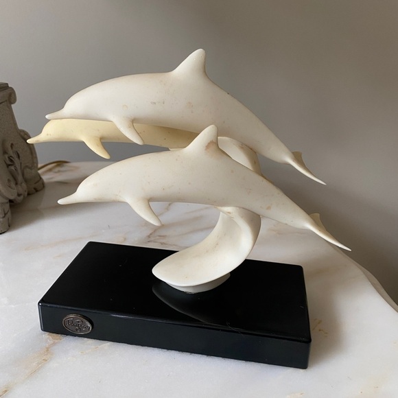 Vintage John Perry Sculpture Figurine Three White Leaping Dolphins w/Black Base - Picture 1 of 10